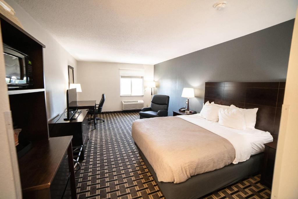 Quality Inn & Suites Watertown near Prairie Lakes Ice Arena - 
