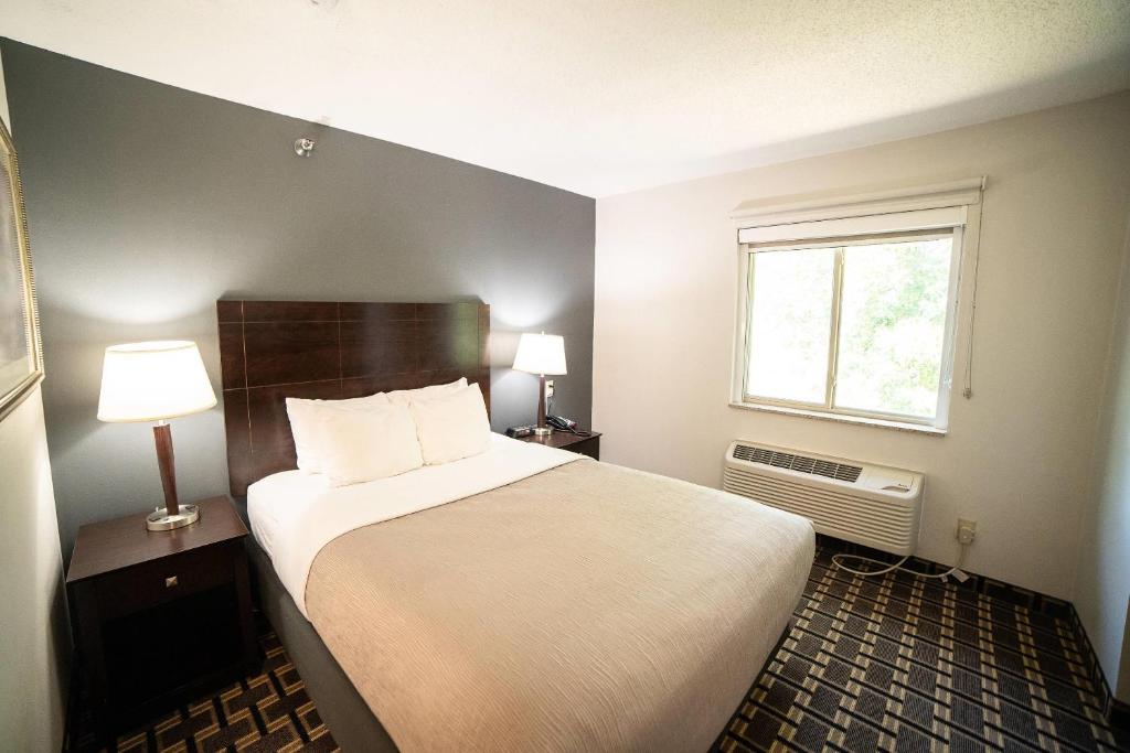 Quality Inn & Suites Watertown near Prairie Lakes Ice Arena - 