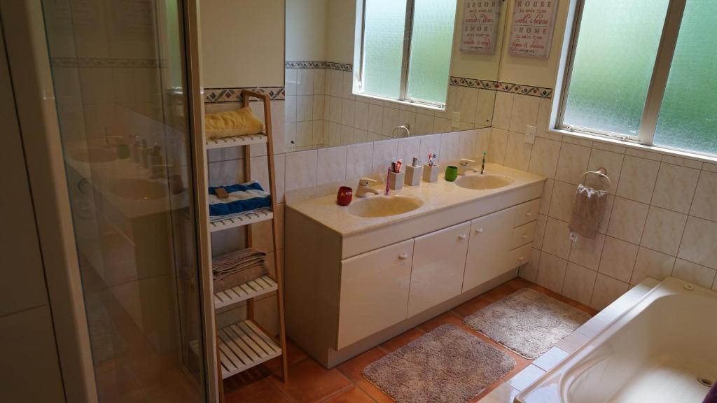 Makepeace Place Homestay - Resim 7