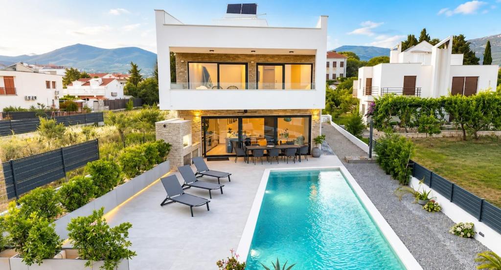Beachfront villa with pool