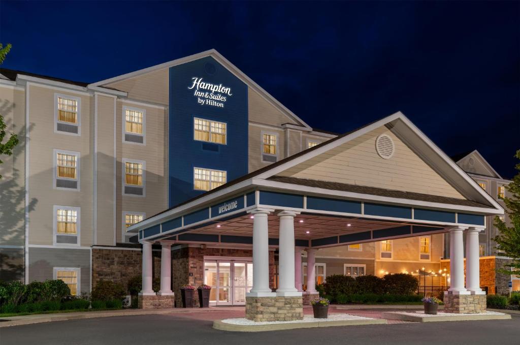 a hotel building with a gazebo in front of it at Hampton Inn & Suites Rockland in Thomaston