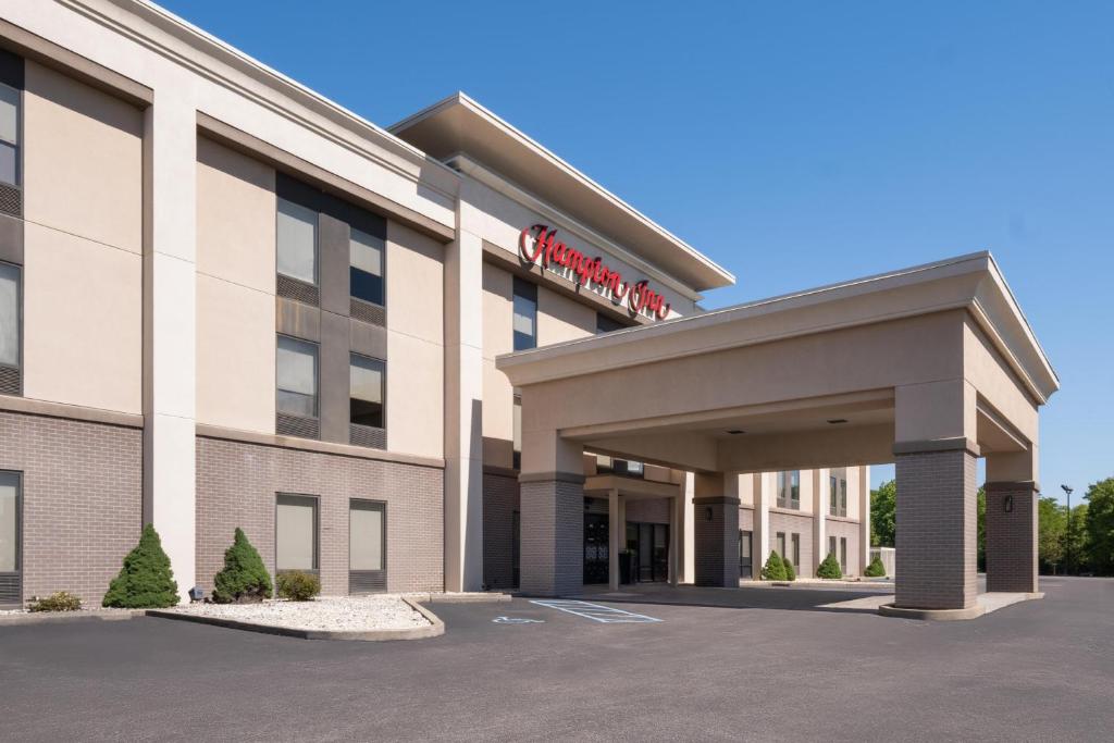 a rendering of the front of a hotel at Hampton Inn Winfield Teays Valley in Teays Valley Estates