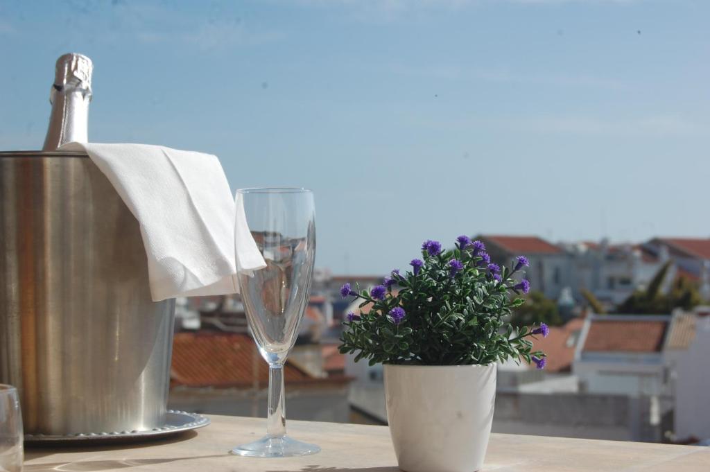 Nápoje v ubytování Suites Inn Lagos