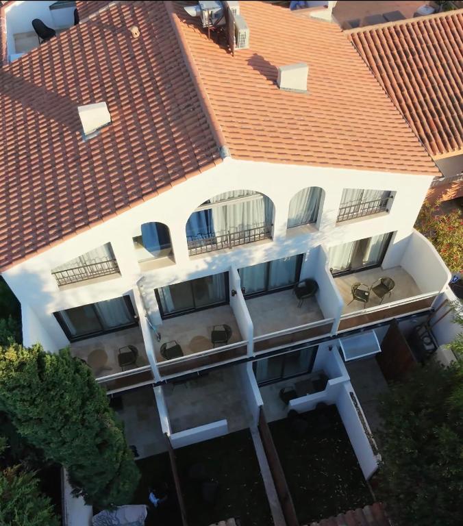 an aerial view of a house with a roof at Villa Onyra - Studios, Suites & Villa in Saint-Cyr-sur-Mer