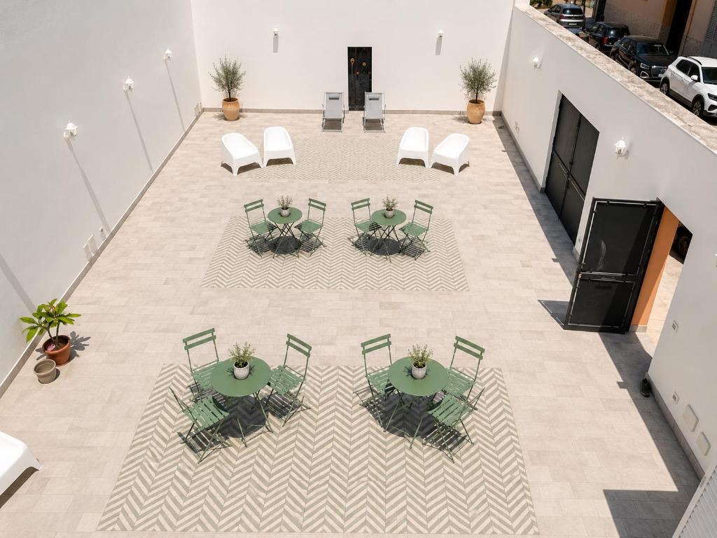 an overhead view of a patio with tables and chairs at Liolà Rooms in Terrasini
