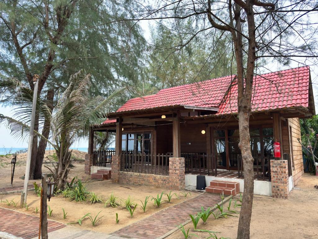 a small building with a red roof at Rumah Seruni@Zaki's Residence in Kampong Ru Lima