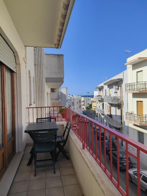 a balcony with a table and chairs on a balcony at I colori di Otranto by CASASI Vacanze Otranto in Otranto
