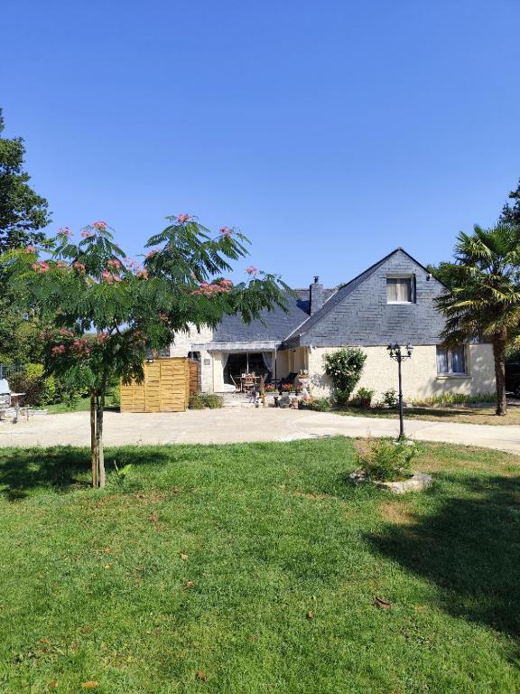 a house with a yard with trees and a building at Les ANGES DE SAINTE ANNE in Plumergat