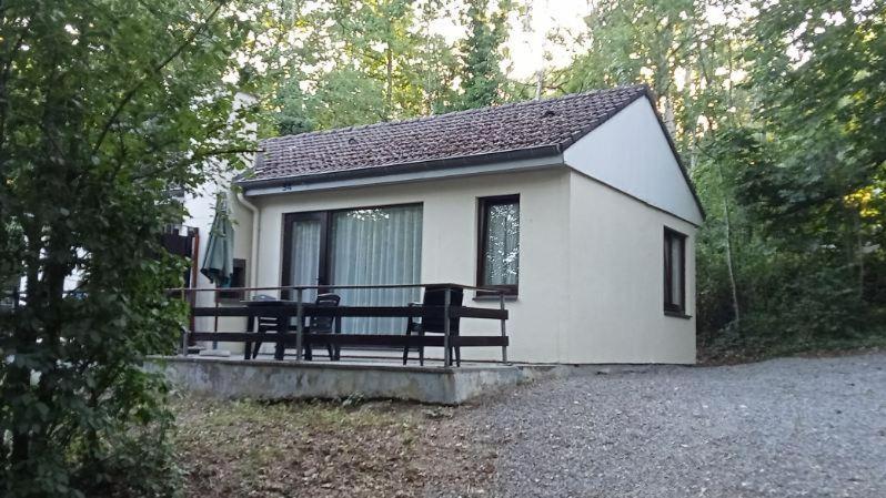 a small house with a bench in front of it at La petite maison 34 in Waulsort