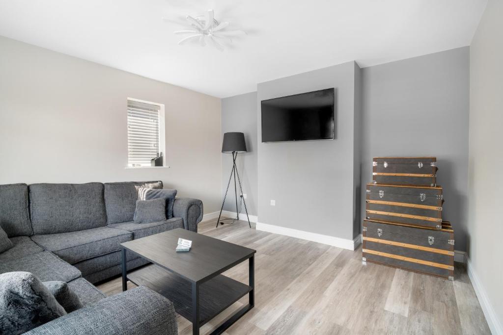 a living room with a couch and a table at Perfect Getaway 1 in Middlesbrough