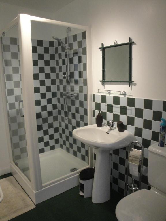 Le Relais des Capucines - Habitación Doble Con Baño Privado