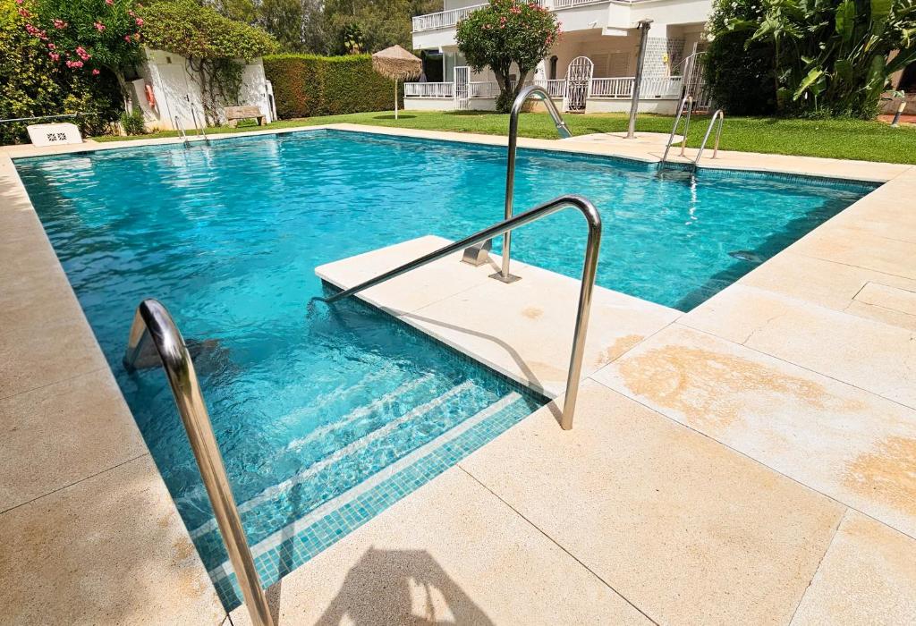 Puerto Banus 2linea playa,piscina y parking - Housity