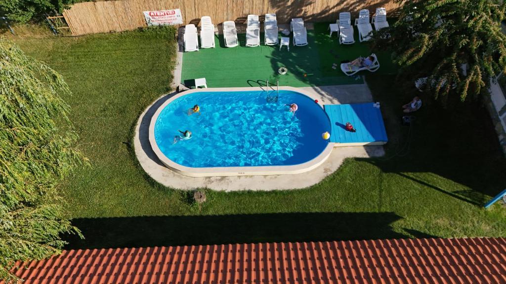 an overhead view of a swimming pool in a yard at Pensiunea Cristian in Murighiol