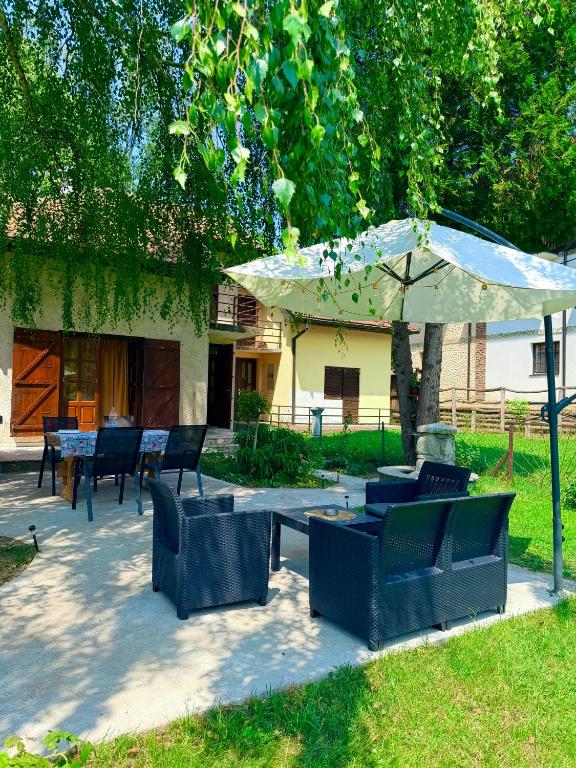 a patio with a table and an umbrella at Vikendica na Drini in Banja Koviljača