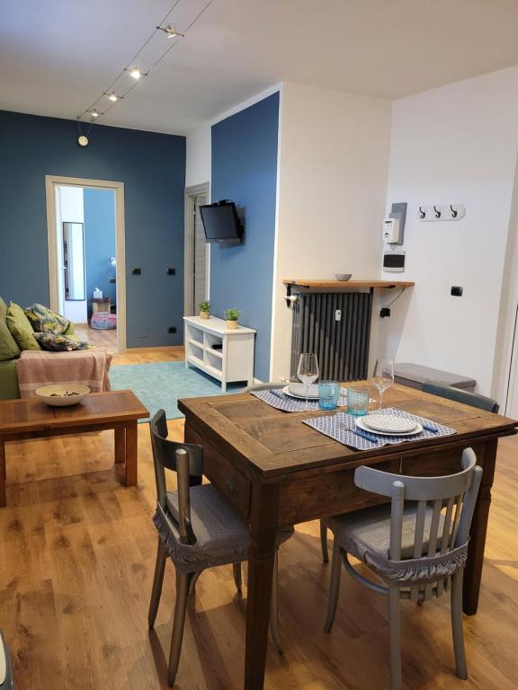 a living room with a wooden table and chairs at The Blue Gem in Acqui Terme