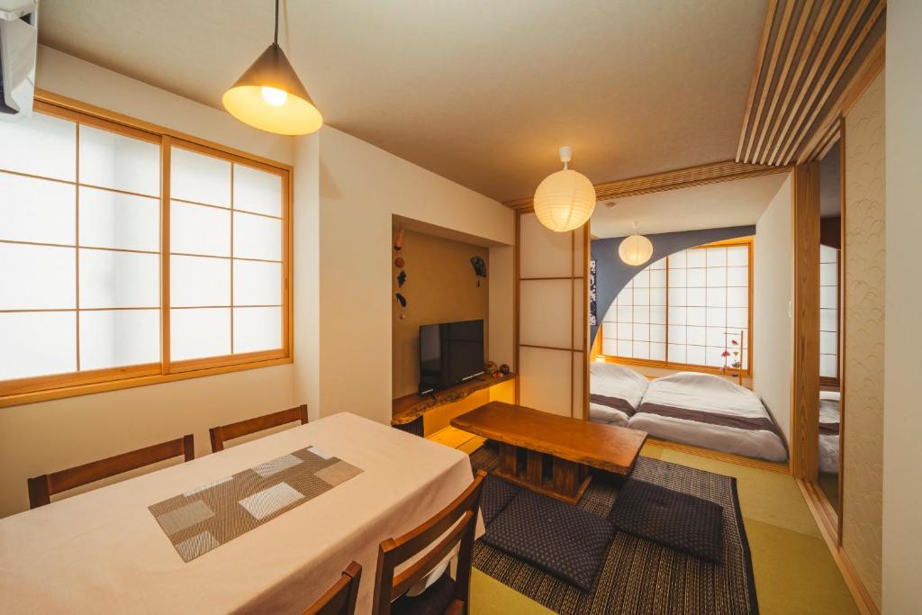 a small room with a bed and a table at ヒカリとテラス in Nagano