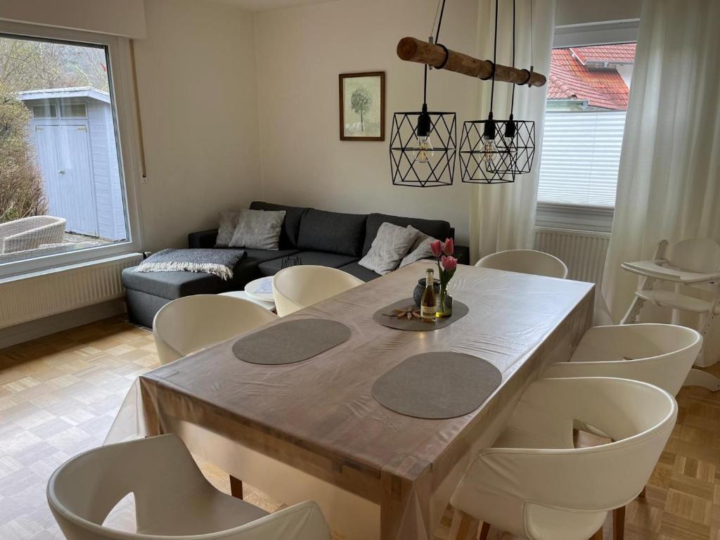a living room with a table and chairs and a couch at Ferienhaus Bibernest in Münsingen