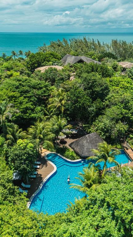 an aerial view of a resort with a swimming pool and the ocean at Sombra e Água Fresca Floresta in Pipa