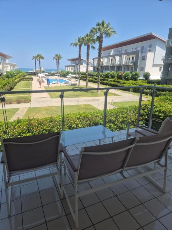 a balcony with chairs and a view of the beach at Le Dune per 4 - Appartamento con vista mare in Silvi Paese