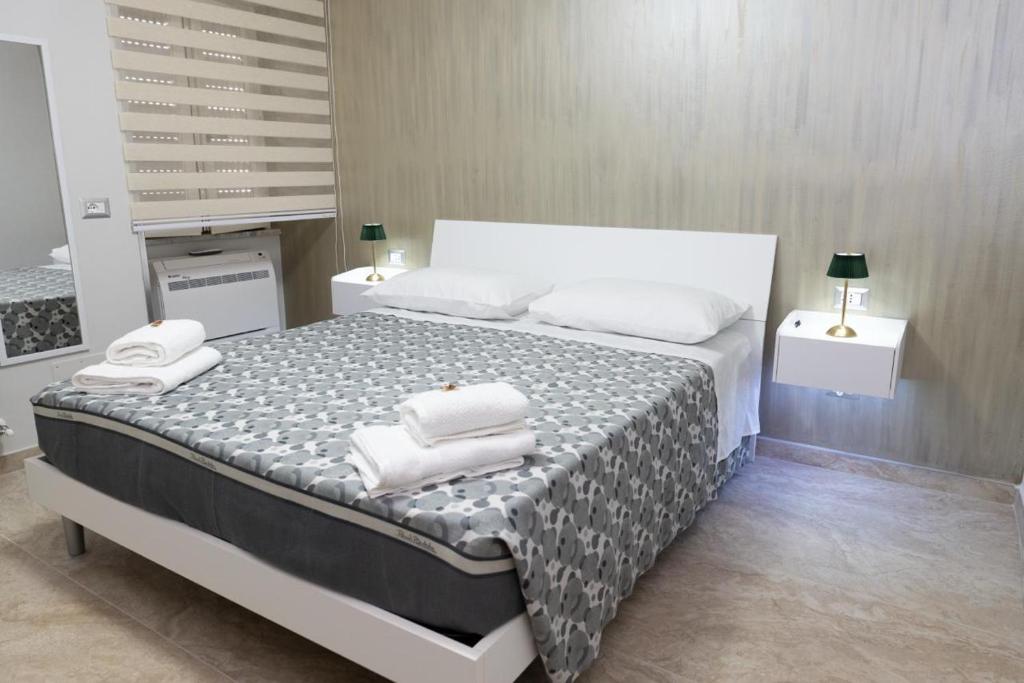 a bedroom with a large bed with towels on it at A casa dello scalpellino in Contursi