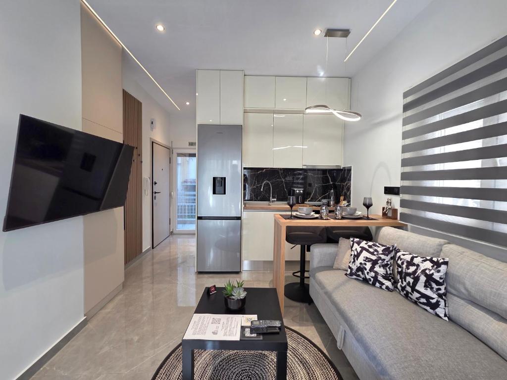 TT Luxury Homes I Helios - Sunny Studio with Yard in Kalamaria
