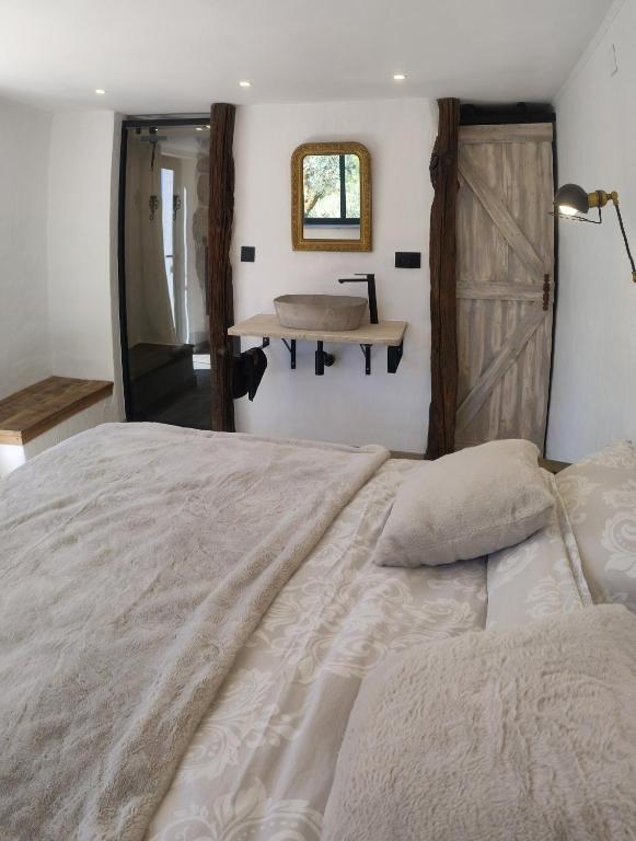 a bedroom with a bed and a window and a sink at Alegria rustica 2 in Mação