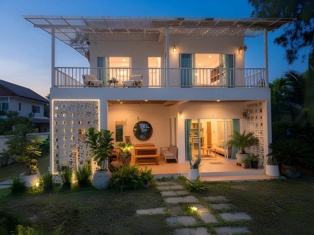 a view of a house at night at Villa Solara in Ko Phangan