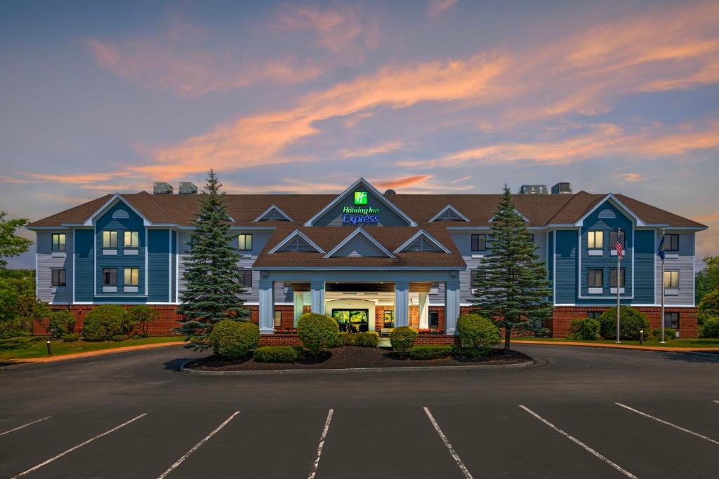 Holiday Inn Express Biddeford by IHG - Housity