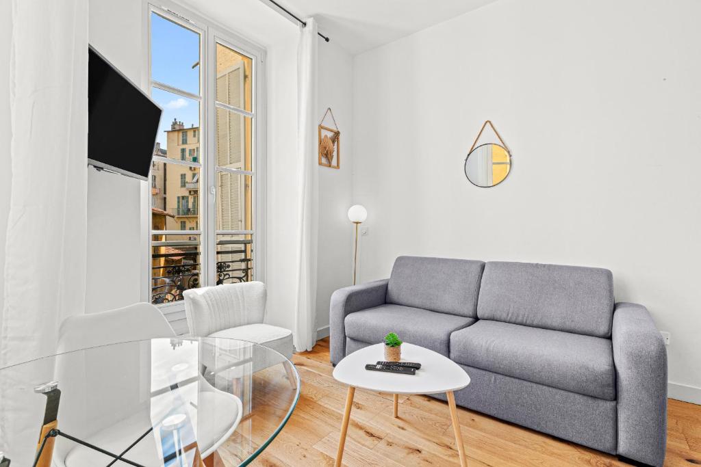 Charming City Center Studio 102