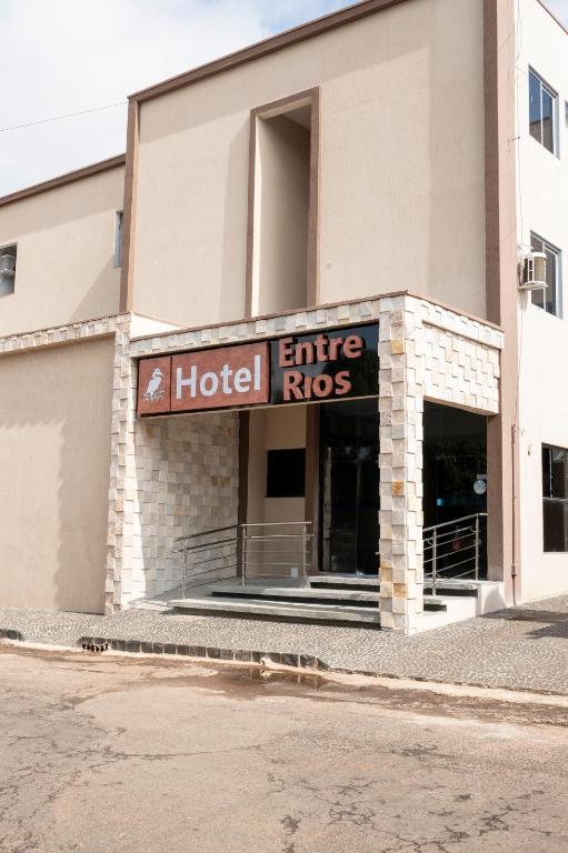 a hotel sign on the front of a building at Hotel Entre Rios in Pontalina