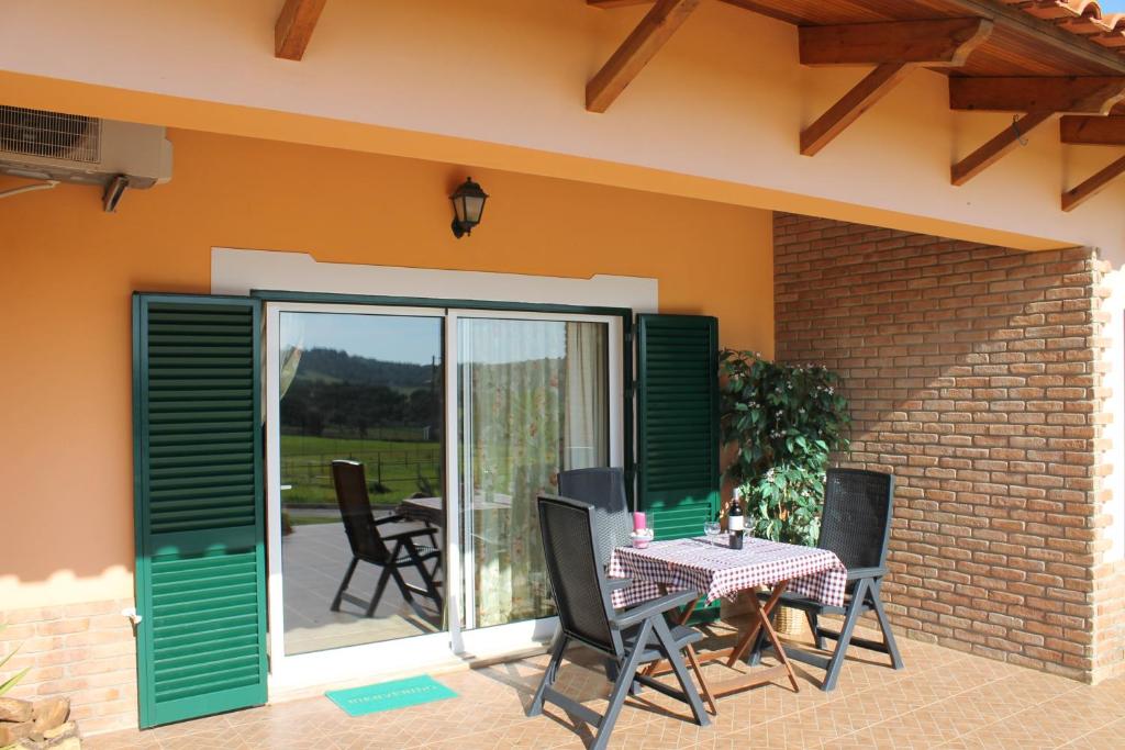 Uma varanda ou terraço em Villa Lucy
