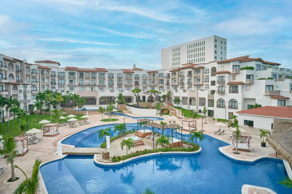an aerial view of the pool at the resort at Fiesta Americana Cancun Villas in Cancún