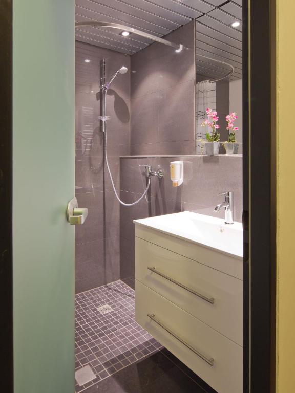 Koupelna v ubytování salinenparc Design Budget Hotel