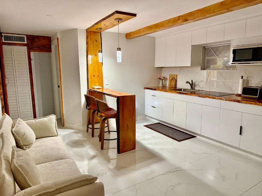 a kitchen with a couch and a table in a room at Wood & White in Hialeah