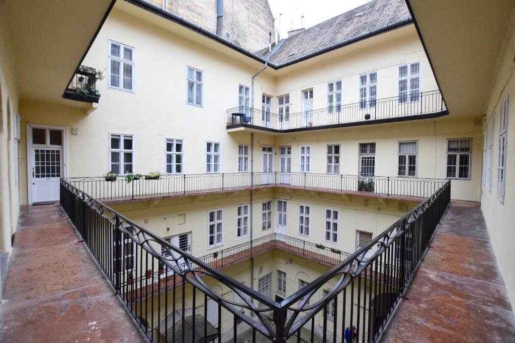 Kép Standard Apartment by Hi5 - Chainbridge szállásáról Budapesten a galériában