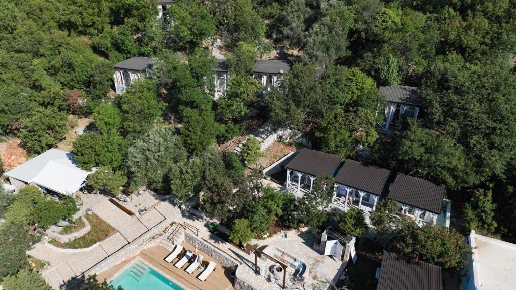 an aerial view of a house with a swimming pool at Tramontana Glamping in Bar