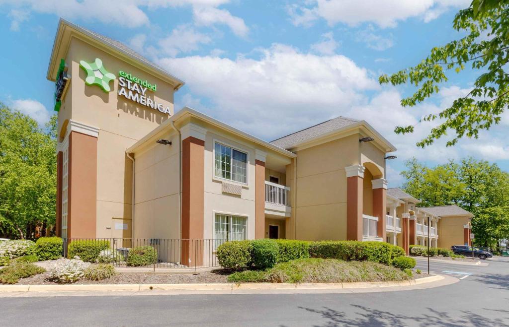 a hotel with a sign on the side of a building at Extended Stay America Suites - Washington, DC - Fairfax - Fair Oaks in Fairfax