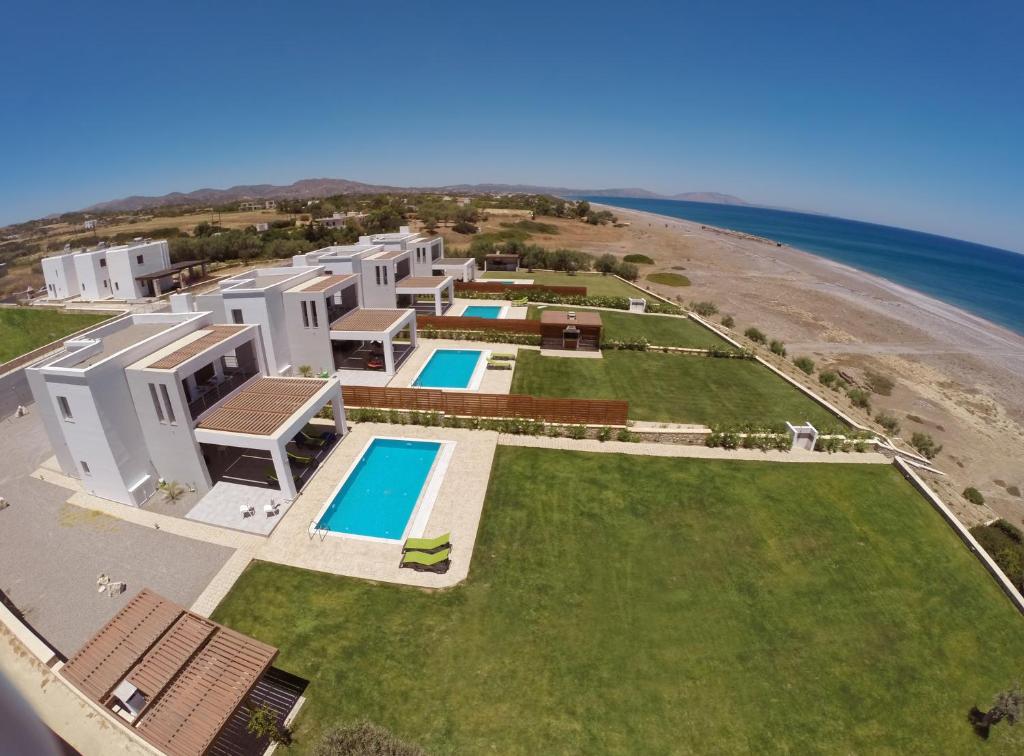 Ett flygfoto av Antonoglou Beach Villas - Waterfront Luxury Retreat