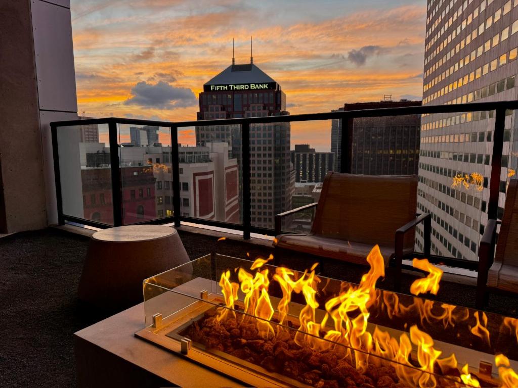 a fire pit on a balcony with a view of a city at Skyline Sanctuary in Cleveland