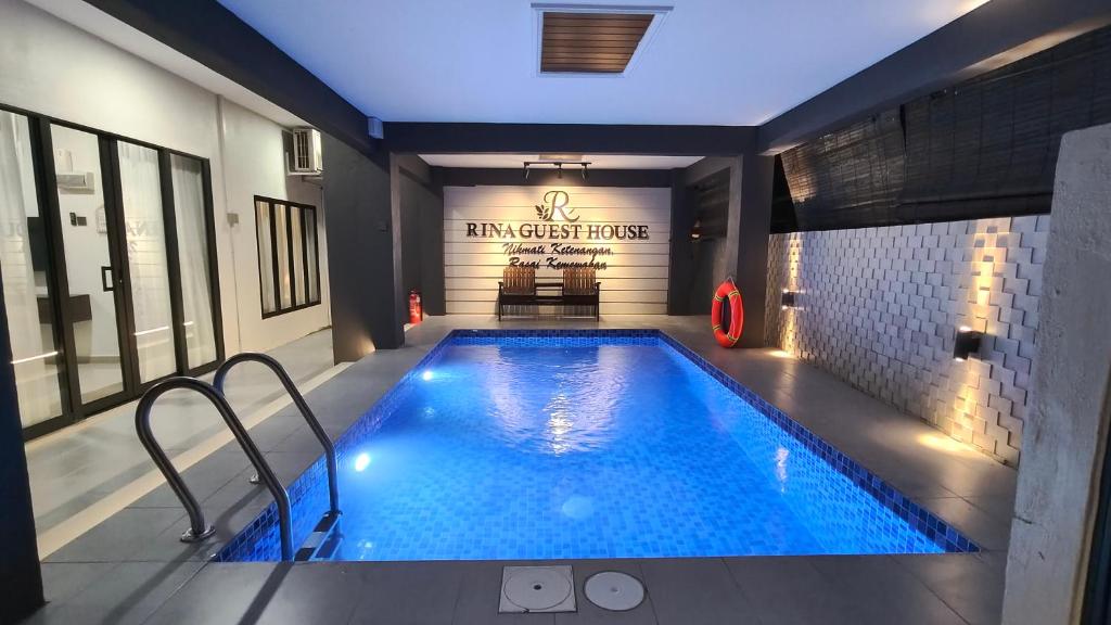 a large swimming pool in a room with at RINA HOMESTAY Kemaman in Cukai