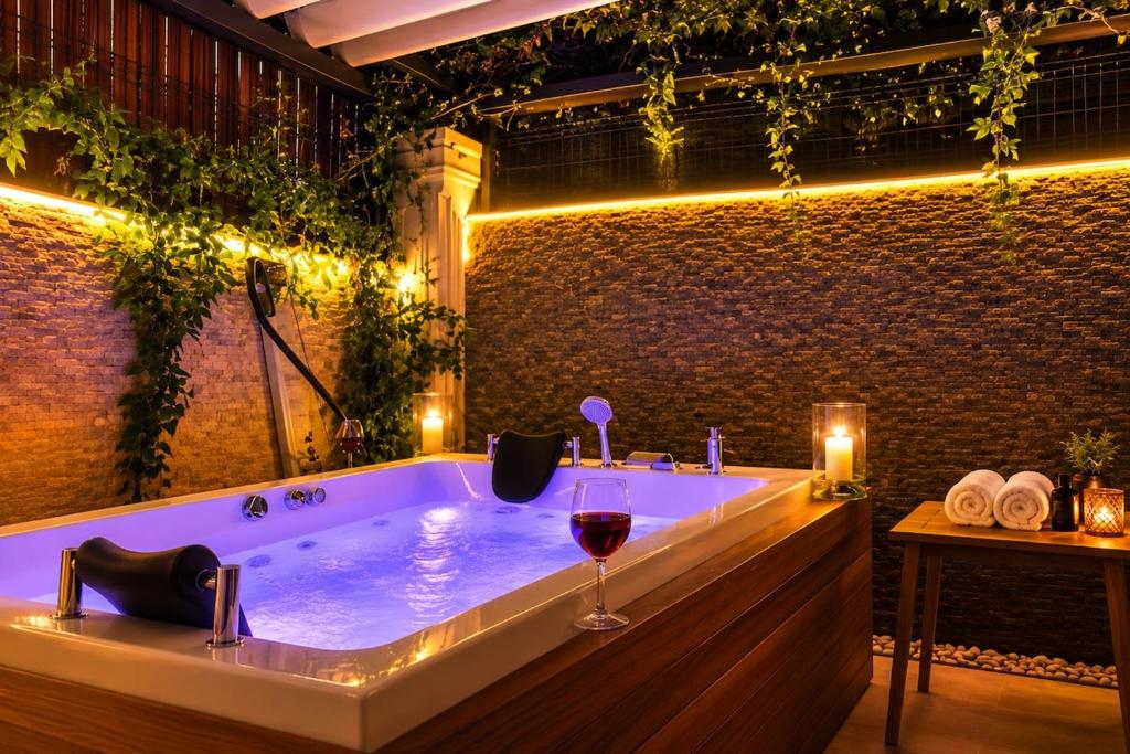 a bathroom with a tub with a glass of wine at Metropolitan Art in Altınkum