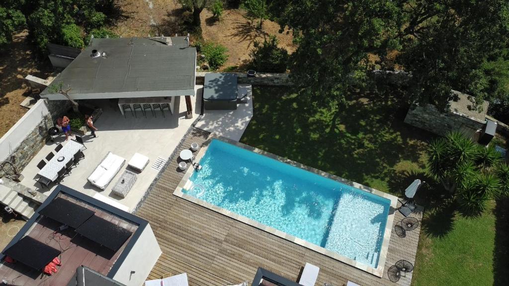 an overhead view of a swimming pool next to a house at Villa , Piscine Privée, Jacuzzi in Barbaggio