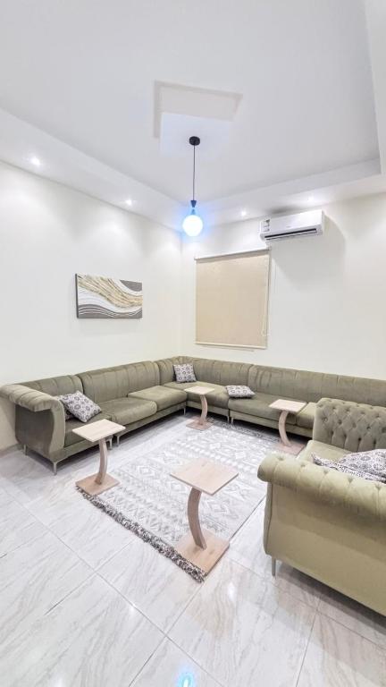 a living room with a couch and a table at شقق مفروشة الباحة in Al Baha
