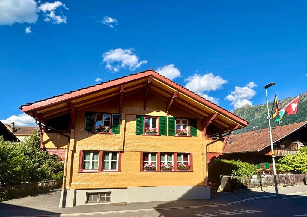Cosy apartment in heritage protected swiss chalet