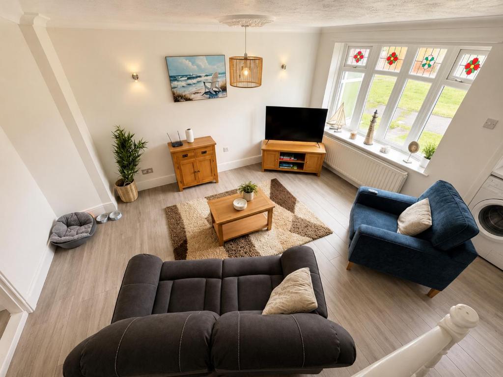 a living room with a couch and a tv at Ellington Escape in Ellington