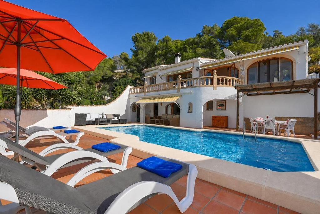 Casa Patricia by Aguilarent