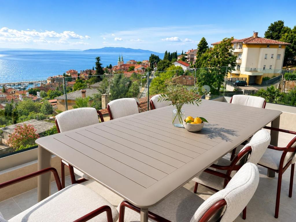 Panoramic Seaview Apartment, completely renovated