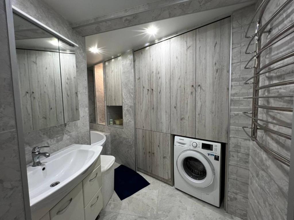 Femily Haven 5-Room Apartment фото 6