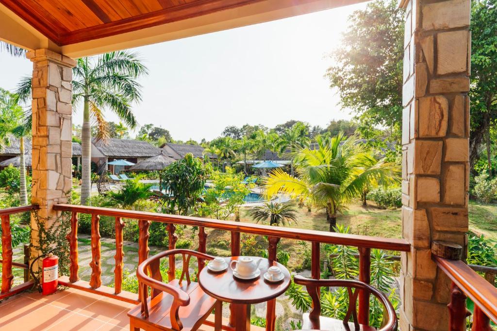 Cottage Village - Bungalow Pool View King Bed