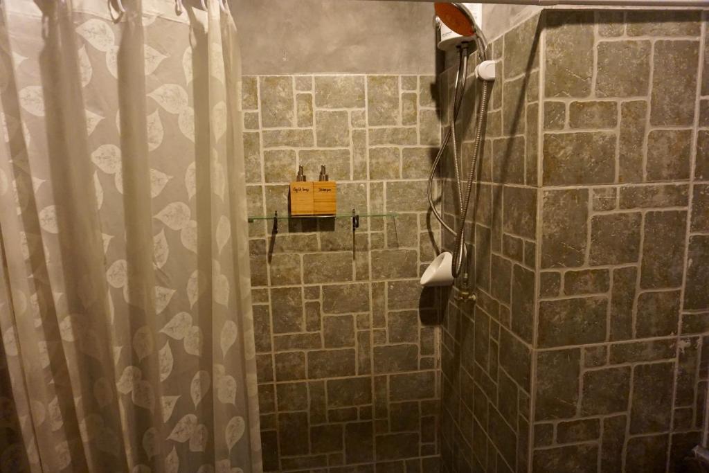 Koupelna v ubytování Lom La Lanta